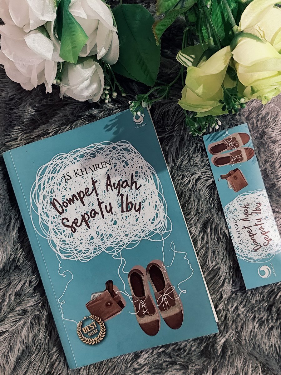 naafryy's tweet image. current read:
✿ Dompet ayah sepatu ibu by JS. Khairen
✿  200 pages
cw // may contain spoilers 👝👟