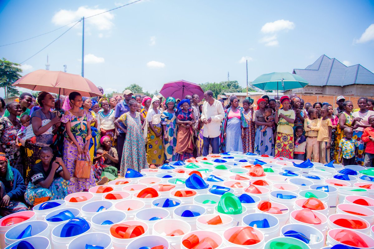 gdcb22's tweet photo. Les kits WASH distribués incluaient : #seaux avec couvercle, #savons, #pots pour enfant et #bidons, afin d’améliorer l’accès à l’hygiène pour les familles réfugiées. https://t.co/7Y9lpcrIwv