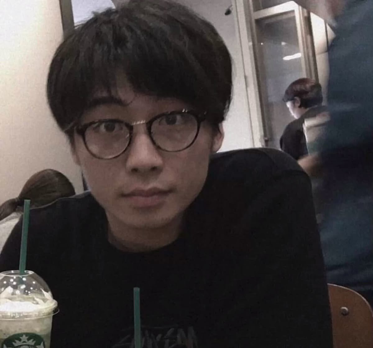 メガネ取ったらかっこいい、垢抜けるってよく聞くけど、芸人はそれを覆します。メガネかけたら化けるほどかっこいいです。

さや香「新山」⬇️