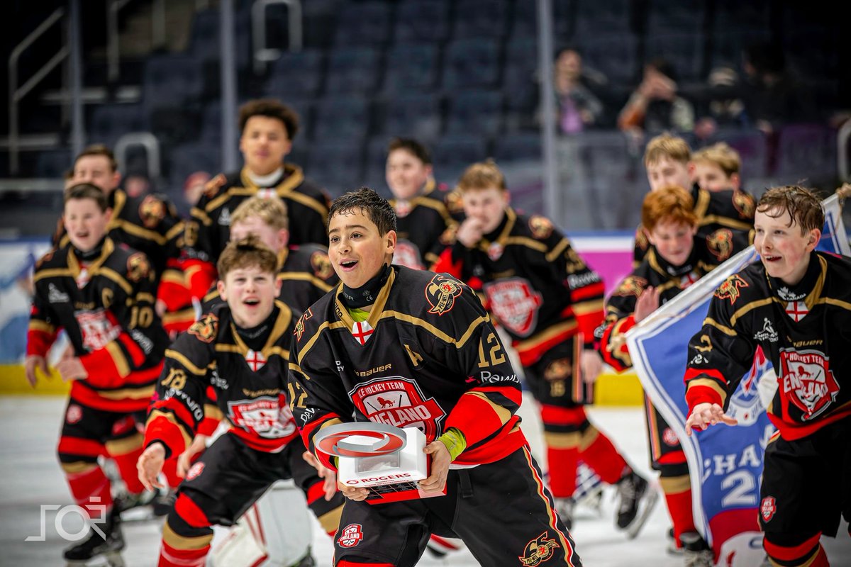 Team England are the BB class champions! The team won by a score of 3 to 0 over the Sorel Ste-Julie Mariniers to take home the winners' trophy 🏆
#peeweeqc #champions