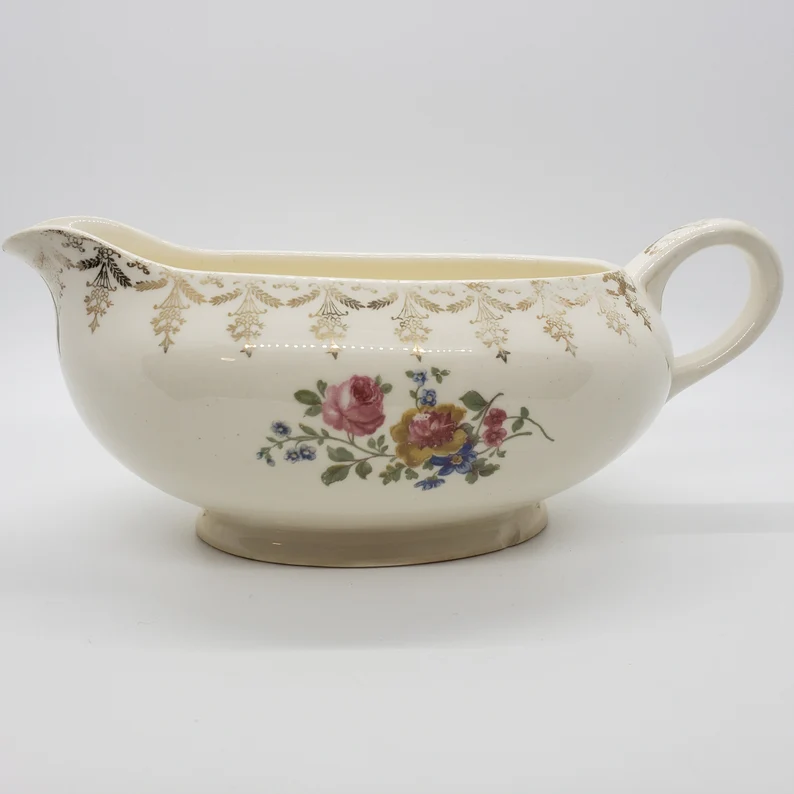dianesclothes's tweet image. Vintage Crooksville China Company Gravy Boat, Indoor Planter, Shabby Chic Decor etsy.me/3QCtCDb via @Etsy  #shabbychic #planter #decor