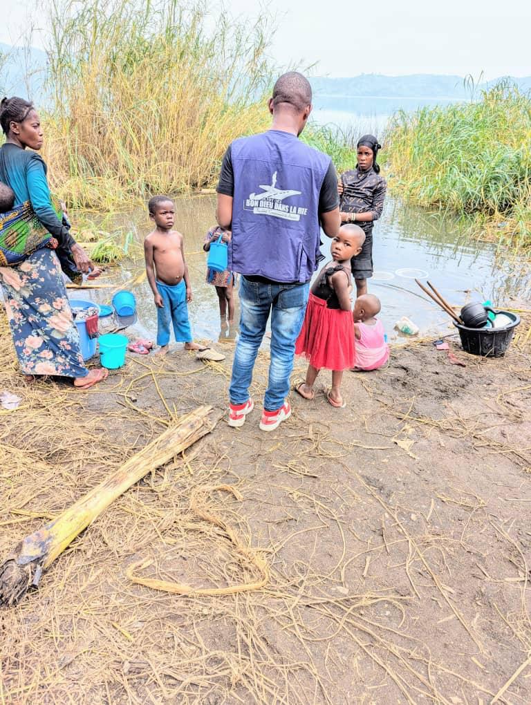 💧Eau propre pour tous! ,voici les activités du 18/02/2025 ,réalisées   par  L'ONG Bon Dieu dans la Rue @_BDRint_RDC :
 ✅sites prêts pour la chloration🫧 
✅Materiels livré🚀 
 ✅réhabilitation accélérée💡