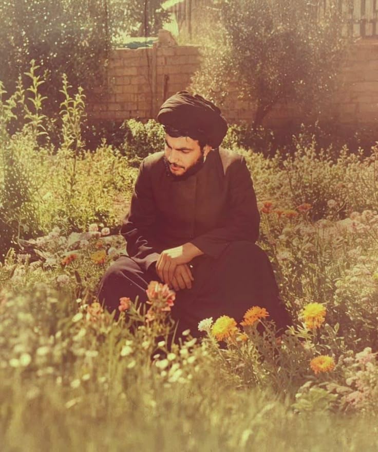 يعيش في أفضل مكان في أفضل عالم مع أصدقائه
ونحن نحترق من فراقه.
ليكون ثأر دماء نصرالله وشهدائنا أقرب إلينا من أي وقت مضى
نصلي خلف أبينا ولينا في الأقصى بجوار شهدائنا ;))
#انا_على_العهد 
#إنّا_على_العهد_يا_نصر_الله 
#سيد_شهــداء_الأمة 
#نصر_الله