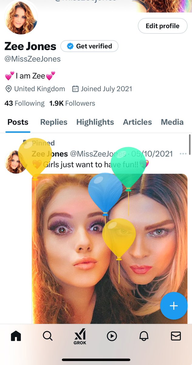 MissZeeJones's tweet photo. Happy Birthday to me- the last one in my 40’s!! 🙈🥳🍾🥂x https://t.co/iiuDiIEuQK