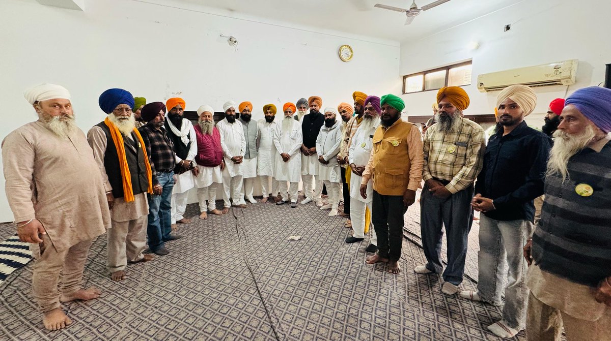आज पंजाब में दोराहा जिला लुधियाना में पंजाब के पदाधिकारियों की बैठक हुई जिसमें संगठन के विस्तार बारे विचार विमर्श किया गया सभी साथियों का धन्यवाद!🙏🙏