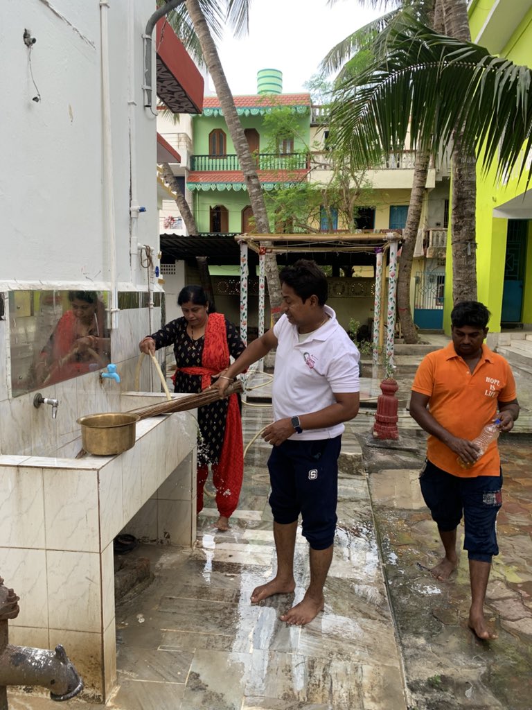 SureshNanda20's tweet photo. Cleaning work PKRIT SIVA TEMPLE by Hope Is Life https://t.co/XStVVkSuo9