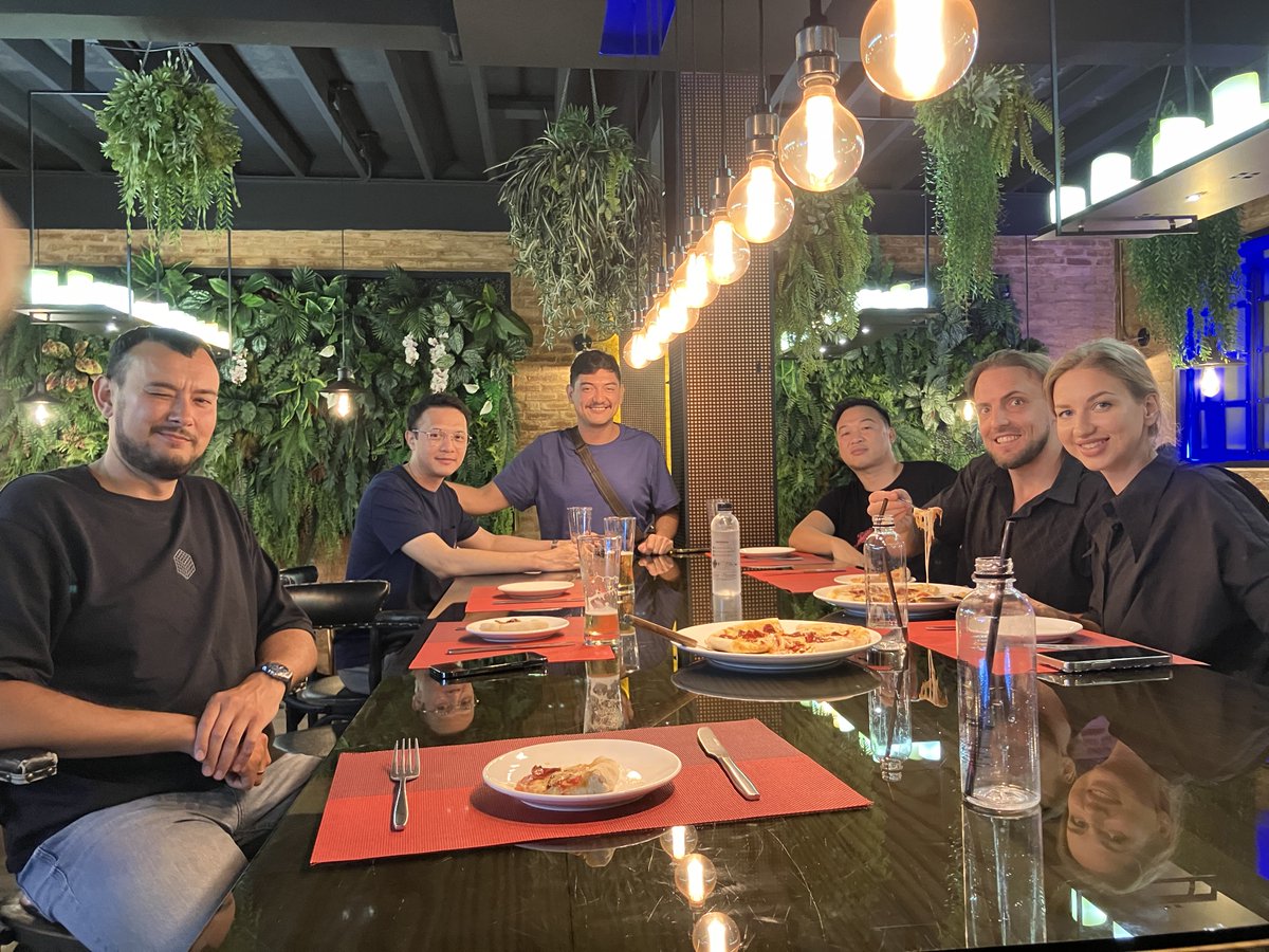 The first small Polkadot gathering organized by <a href="/wario_mx/">wario 🐂⭕️</a> happened in this beautiful venue last Friday in Bangkok 🇹🇭 

Hopefully, he is already planning more, even better meetups 😊