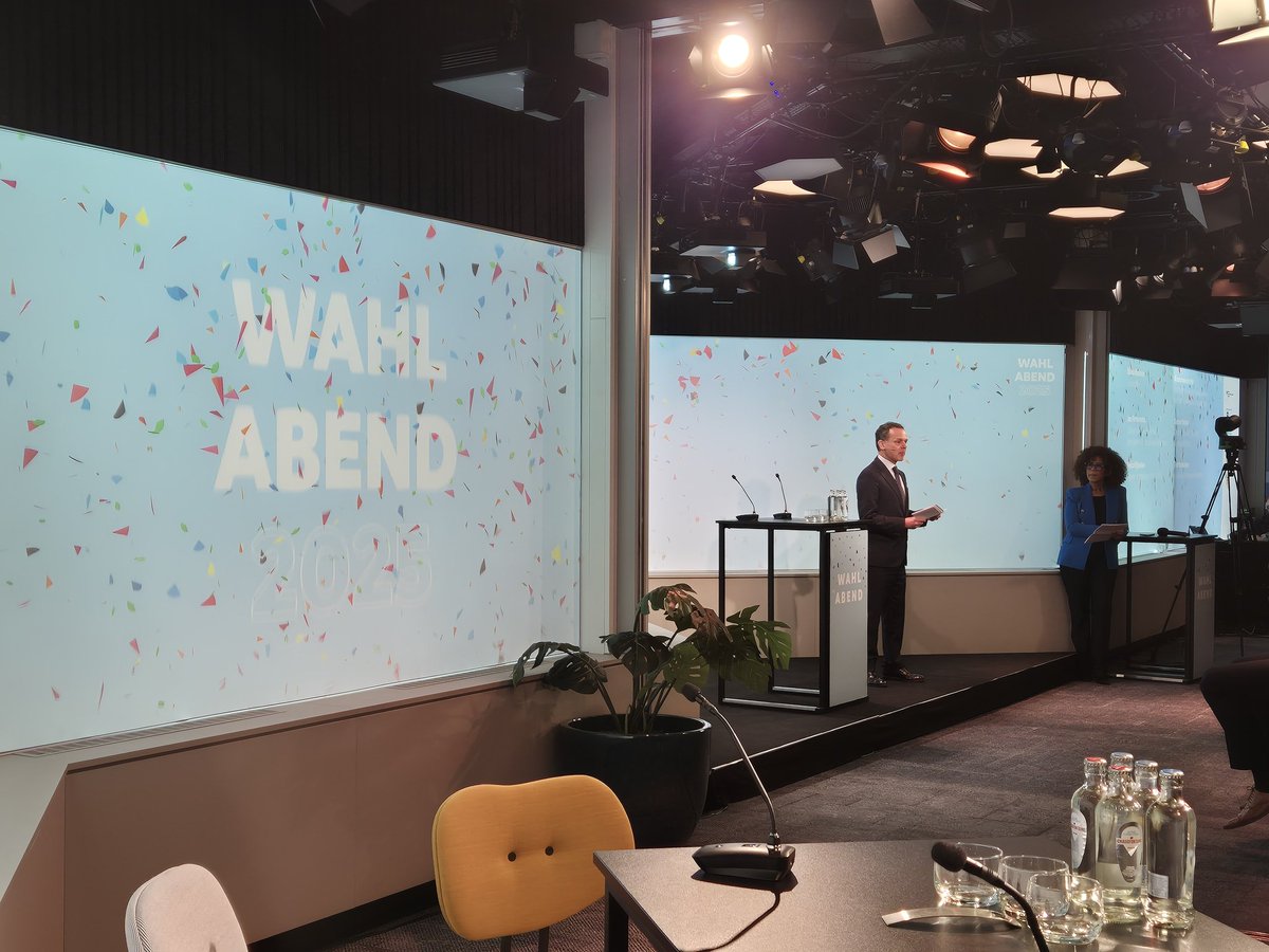 René Cuperus (@renecuperus) on Twitter photo Caspar Veldkamp, minister van Buitenlandse Zaken, spreekt nu bij Wahlabend in Nieuwspoort. Hoopt op Duitse wijsheid in gevaarlijke tijden <a href="/Clingendaelorg/">Clingendael Institute</a> <a href="/ClingSpectator/">ClingendaelSpectator</a> Caspar Veldkamp, minister van Buitenlandse Zaken, spreekt nu bij Wahlabend in Nieuwspoort. Hoopt op Duitse wijsheid in gevaarlijke tijden <a href="/Clingendaelorg/">Clingendael Institute</a> <a href="/ClingSpectator/">ClingendaelSpectator</a>