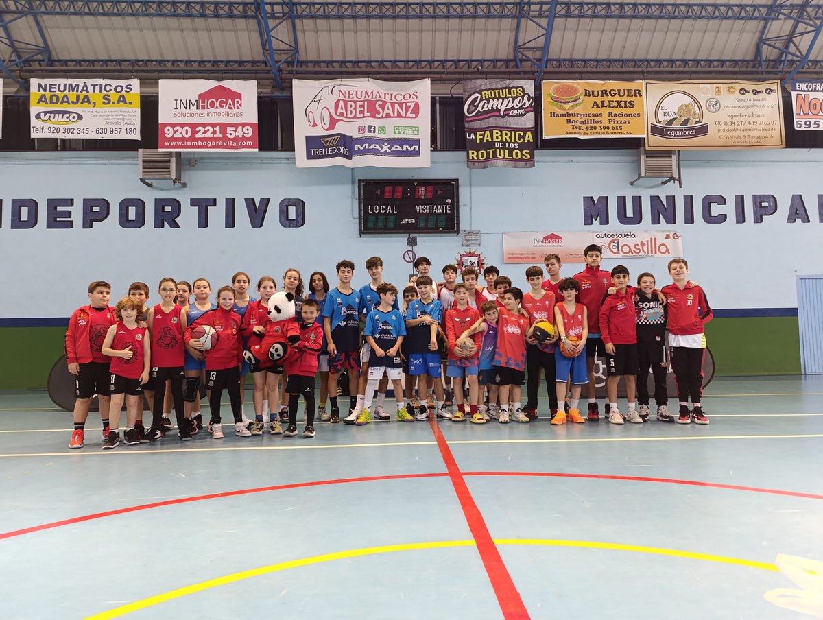 II Circuito Provincial 3x3 en edad escolar provincia de Ávila con la colaboración de la <a href="/dipuavila/">Diputación de Ávila</a> .
Agradecimiento especial al @ayuntamiento_arevalo .
Niños y niñas de <a href="/cblaflecha/">Baloncesto la Flecha</a> <a href="/CBAvenida/">Perfumerías Avenida</a> <a href="/AcAvenidaTormes/">Academia AVENIDATORMES</a> y <a href="/Arevalo_CF/">C.D.AREVALO.C.F</a> . <a href="/FBCyL/">FBCyL</a>
<a href="/MeliSampedro/">Meli Sampedro</a>