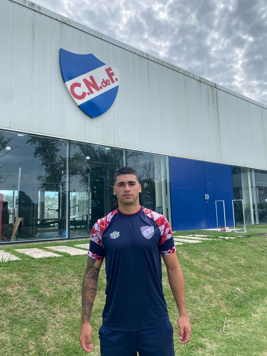 𝗠𝗢𝗗𝗢 𝗧𝗥𝗜𝗖𝗢𝗟𝗢𝗥 

Iván Montano (2004) es nuevo jugador de la Tercera División de Nacional.

El zaguero de 21 años y 1,82 de altura llega desde Montevideo City Torque donde en 2024 sumó 23 partidos, 1834 minutos y marcó un gol.

Felicitaciones <a href="/Ivanmontano04/">Ivanmontano04</a>