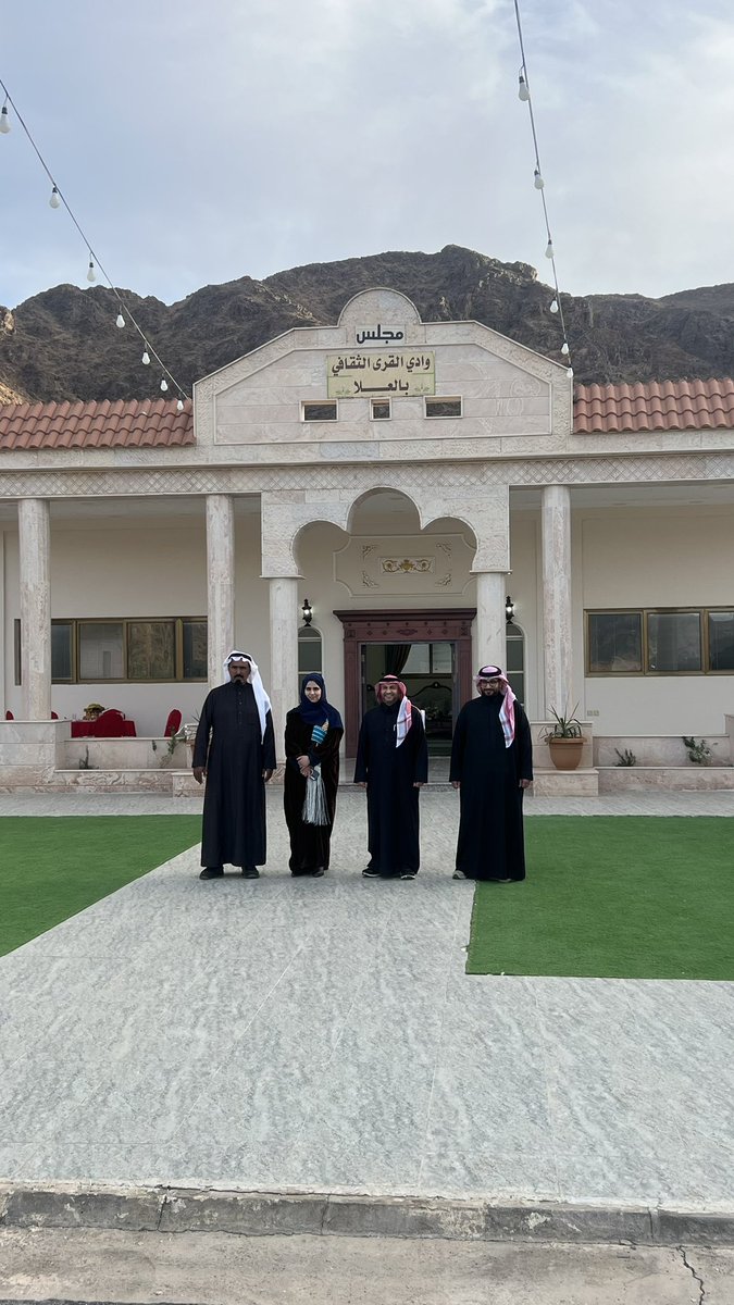 استقبل مجلس وادي القرى الثقافي وفد من إمارة منطقة الحدود الشمالية برئاسة الدكتوره الهنوف القحطاني امين مجلس المنطقة الشمالية للاطلاع  تجربة المجلس وانشطته الوطنية والثقافية والاجتماعية  ودار الحوار حول  التراث الثقافي وكيفية الحفاظ عليه ومفاهمة تعاون .