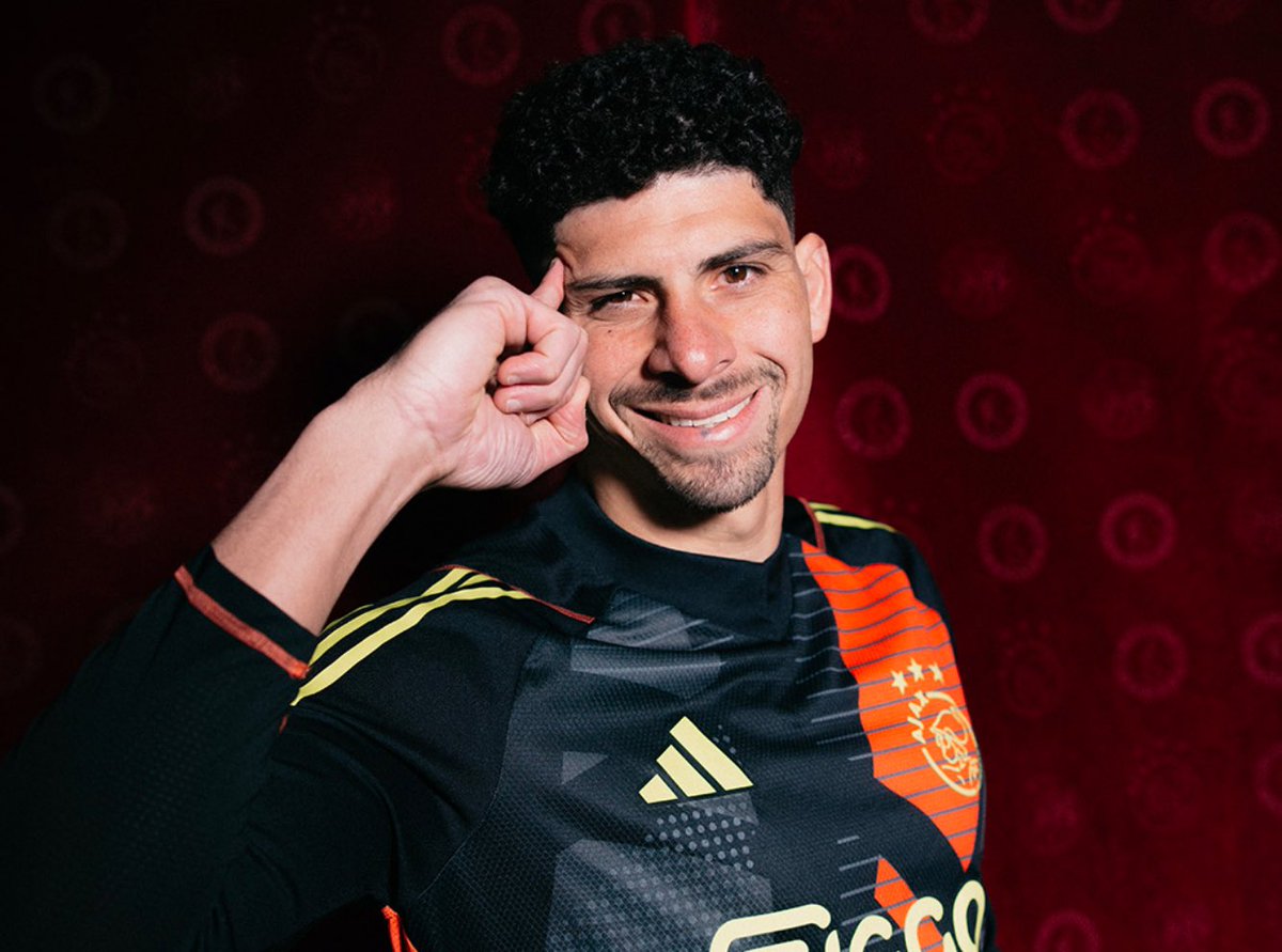 Ans__AMS's tweet image. We hebben een 1e keeper boven de 30 jaar… 

Mag dat, Ajax Twitter? 🤣 #matheus #ajax #ajagae