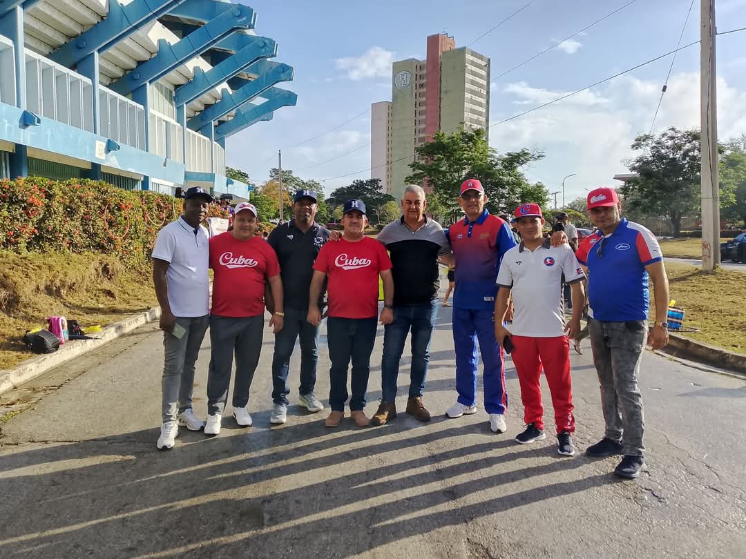 ¡El deporte,derecho del pueblo! Abrazos y felicitaciones a los colectivos laborales que aseguran que el deporte llegue a todos, a los entrañables deportistas, al pueblo cubano siempre en victorias. #64Aniversario del <a href="/InderCuba/">INDER</a> y seguimos en combate
#ConLaFuerzaDeLaUnidad