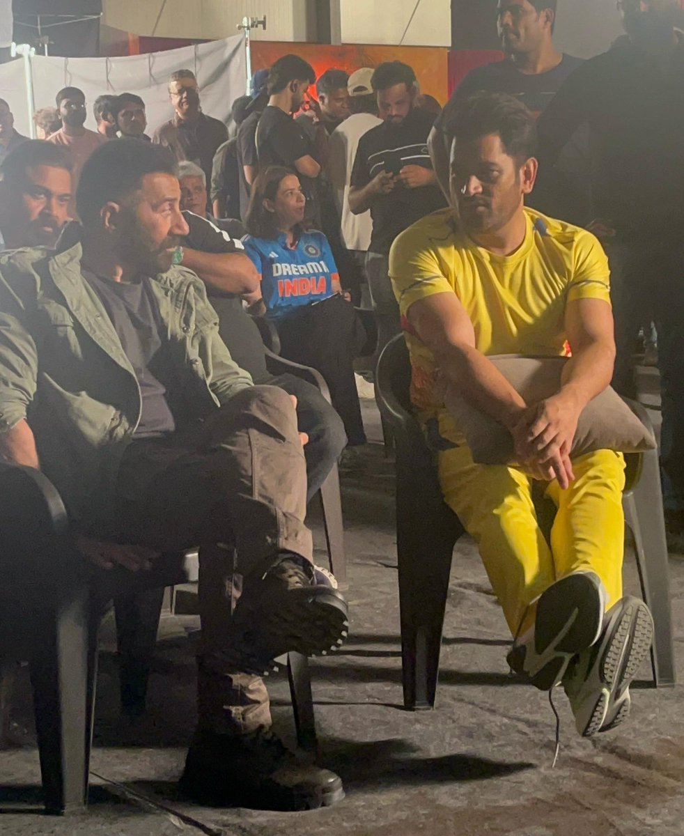 THALA MS DHONI AND SUNNY DEOL WATCHING INDIA VS PAKISTAN.
#INDvPAK