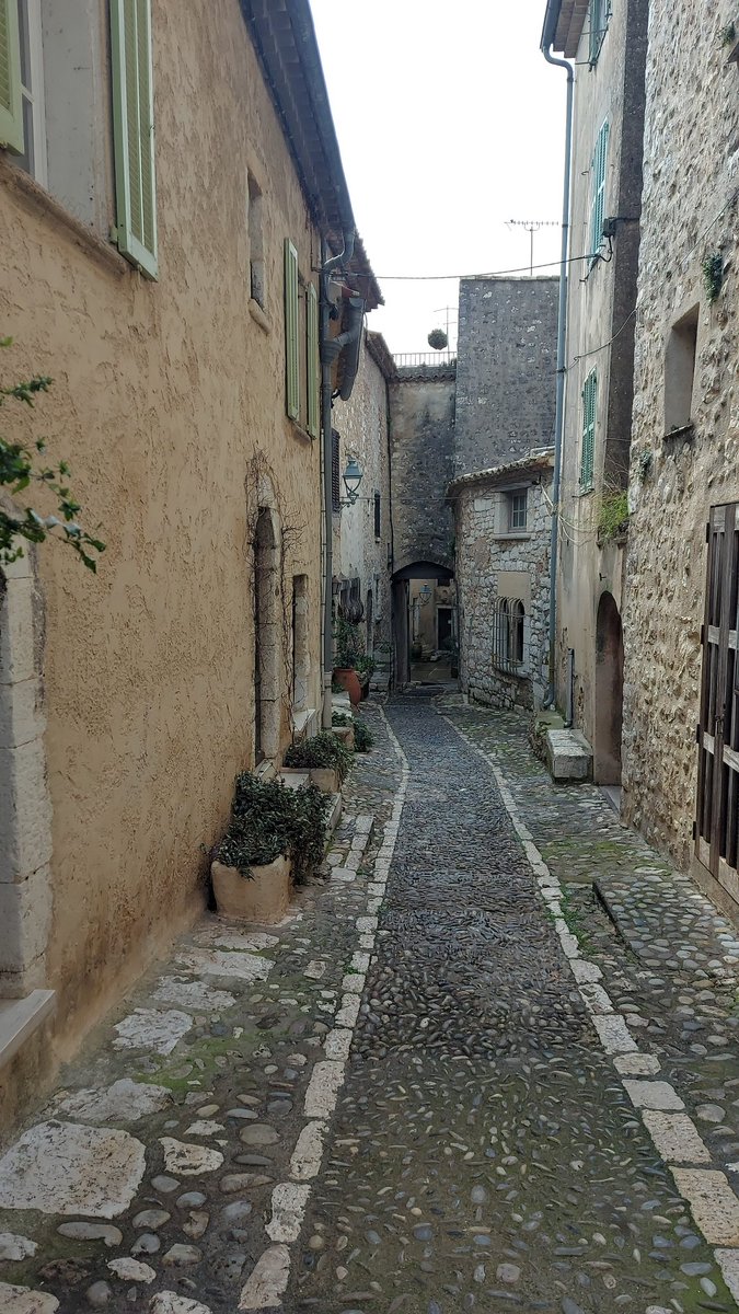alex63roy1's tweet photo. #StPauldeVence https://t.co/nupccWr5CI