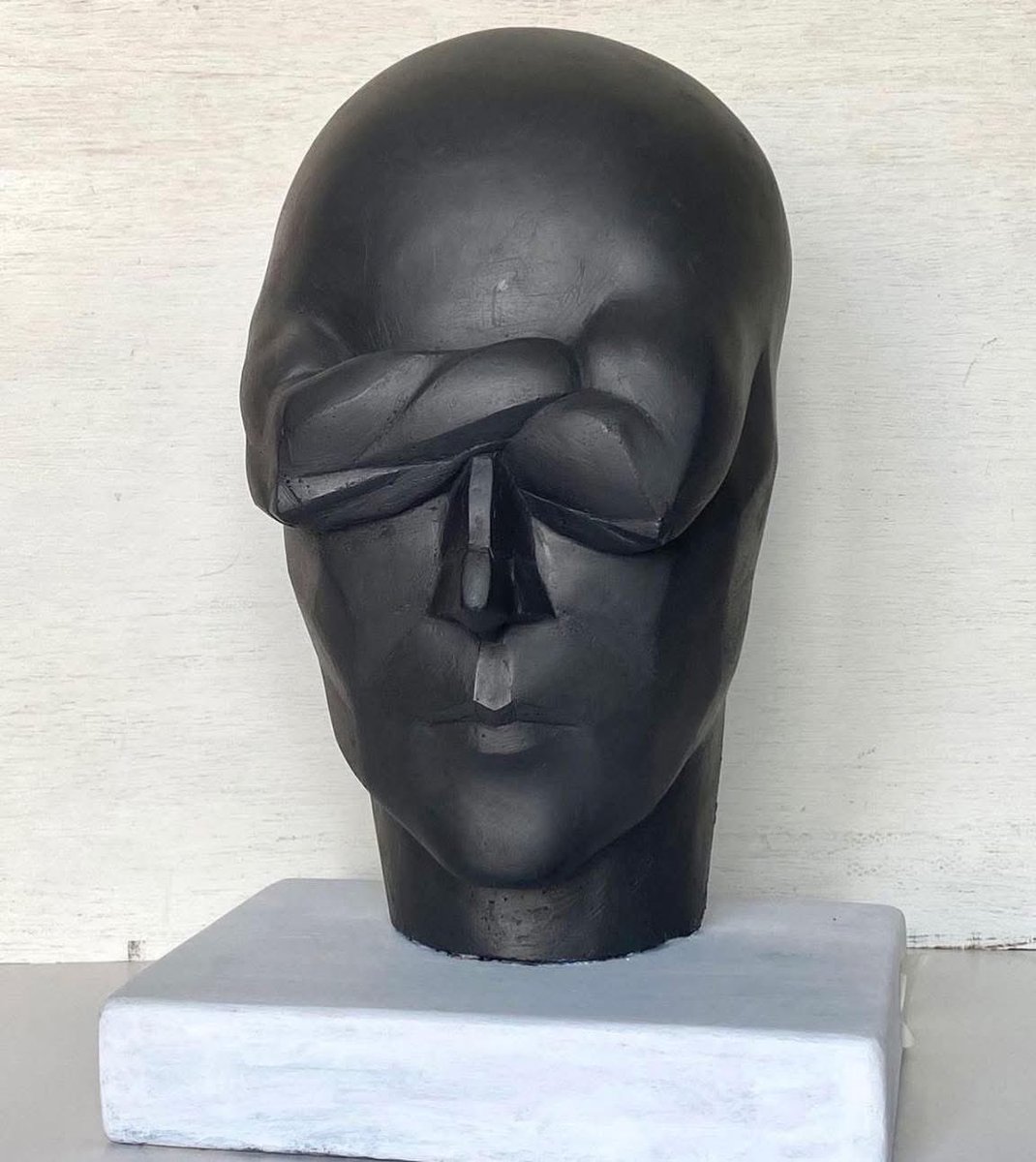 " لا يمكنك مصافحة قبضة مغلقة، ولا يمكنك أن تناقش عقل مقفل، ولا يمكنك أن تحاور عقلية متحجرة ."