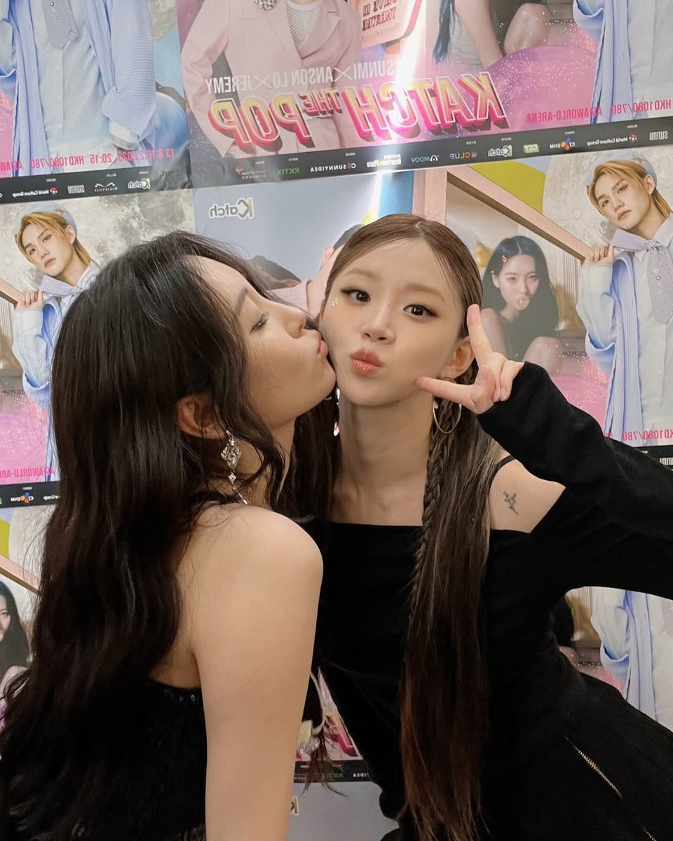 miyanepearl's tweet photo. Oh, to be a backup dancer of Sunmi..
#Sunmi #선미 #宣美 cr@cpdldi
#KATCHTHEPOP @miyaohyeah https://t.co/V7ORCUvf0L