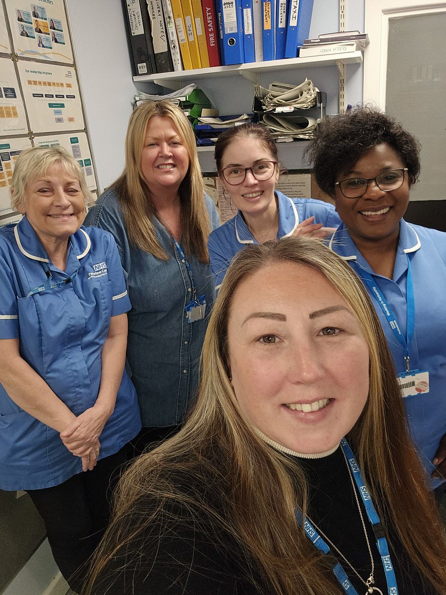 Sunday morning visit to <a href="/PennineCareNHS/">Pennine Care NHS FT</a> Beech ward with Network Director of Quality, Nursing and AHPs Zoe. <a href="/timmcdougall69/">Tim McDougall</a>