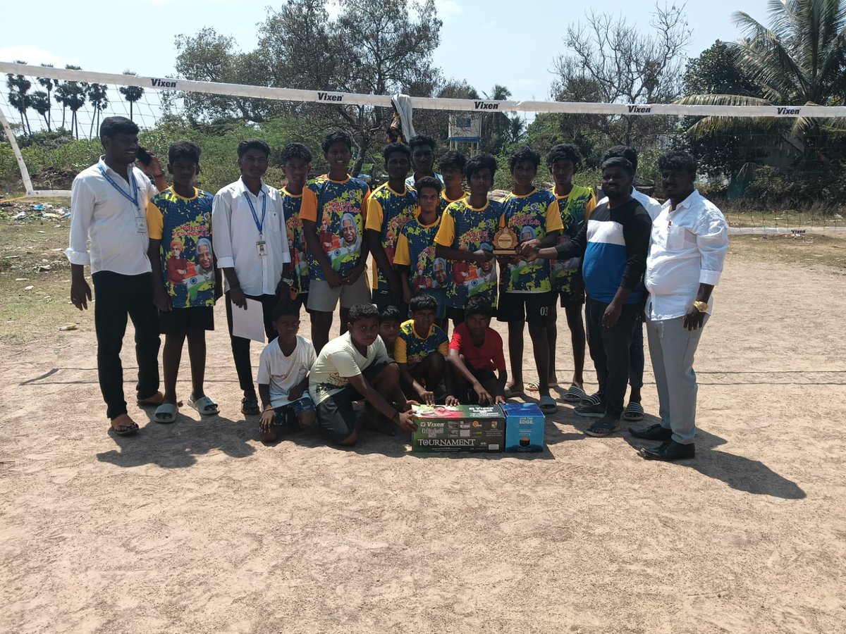 செங்கல்பட்டு மாவட்டம் சித்தாமூர் ஒன்றியம் விளாங்காடு கிராமத்தில் டாக்டர் APJ அப்துல்கலாம் அறக்கட்டளையின் சார்பில் இன்று விளையாட்டு வீரர்களுக்கு  ரூபாய் 5,000 மதிப்புள்ள விளையாட்டு பொருட்கள் வழங்கப்பட்டது...<a href="/CMOTamilnadu/">CMOTamilNadu</a> <a href="/DISTRICTCPT/">DISTRICT COLLECTOR CHENGALPATTU</a>