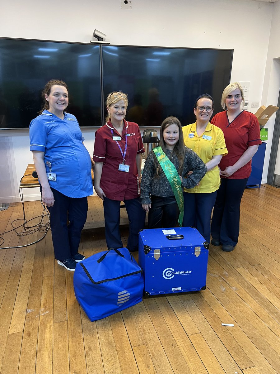 _4Louis's tweet photo. We visited the Royal Victoria Hospital in Belfast for Sick Children. My granddaughter Daisy fundraised to donate a cuddle blanket to the hospital.Thank you for the lovely welcome from all the staff. 4Louis CuddleCot #belfastvictoria #NHS #4louis #cuddleblanket #belfastireland https://t.co/bMNf8JW87x