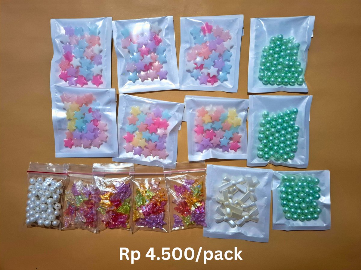 arcattospace's tweet photo. Hi aku mau jual manik-manik (beads) soalnya udah kebanyakan dan ada yang gak kepake lagi, harganya tertera di gambar ya, yang mau bisa tanya-tanya dulu di rep atau dm ya. Selengkapnya cek postingan di bawah ya, thank you💖 https://t.co/GoouppCUcK