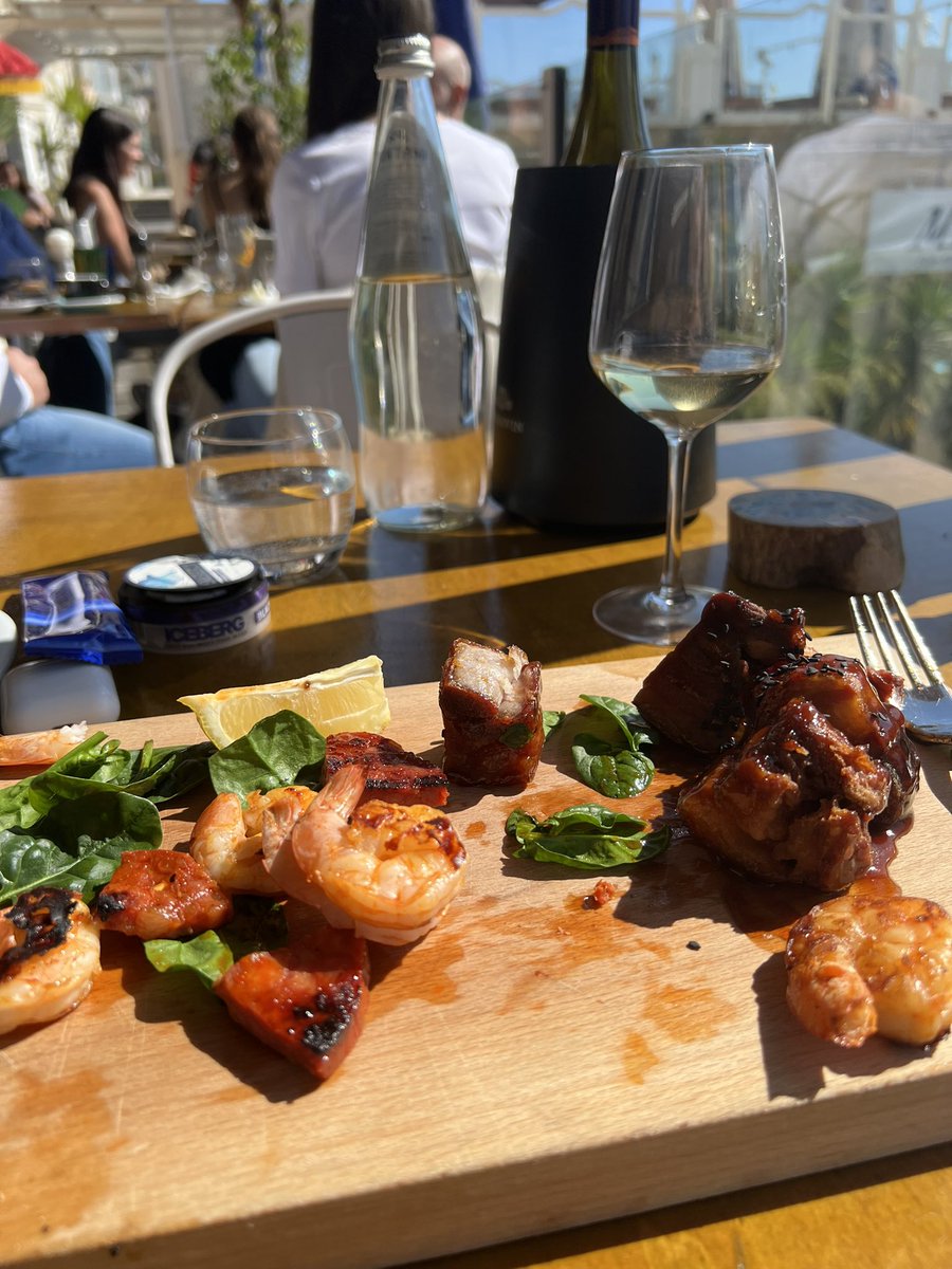 Most people who get stood up for lunch dates go home.

Not me.