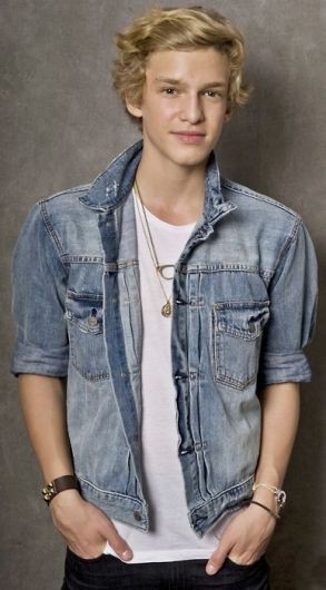 —— ◇ ¡FELIZ CUMPLEAÑOS BART Y HUGO!  ( <a href="/ThBartoJS/">Bᴀʀᴛ Sɪᴍᴘsᴏɴs.</a> ) ( <a href="/Imnxtevil/">Hugo. /◇</a> )

  Hoy cumplen 23 años. Dos caras de la misma moneda ¿Quien es realmente el gemelo malvado? la cicatriz a la derecha... 

  Se han convertido en dos grandes personas, que el pasado no los condene. Los queremos.