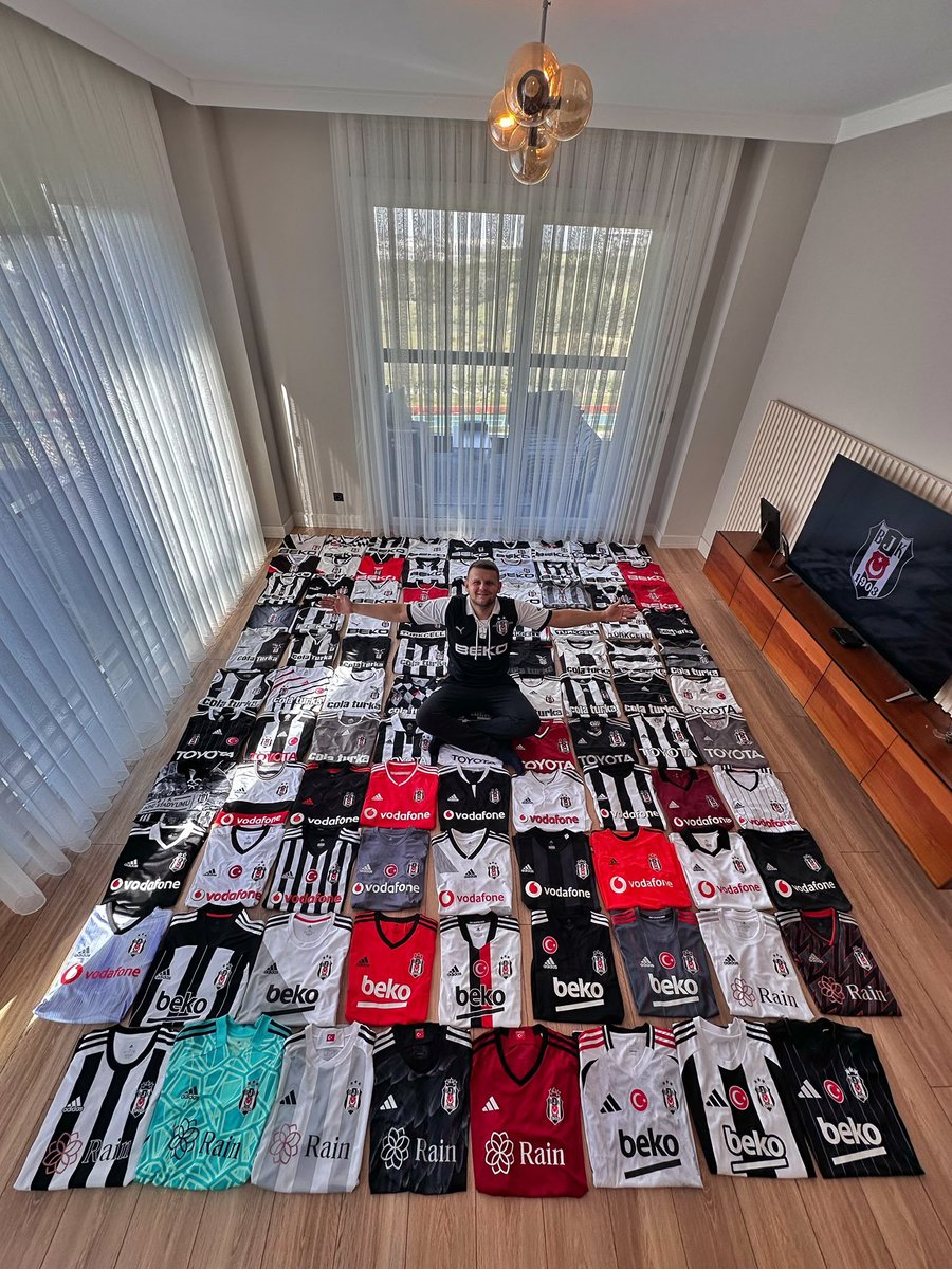 STİL - Forma arşivi.

Takipçilerimizden Kerem Ergül yolladı.
İnci gibi bir Beşiktaş forma arşivi.

(via <a href="/krmergl/">KEREM ERGÜL</a>)