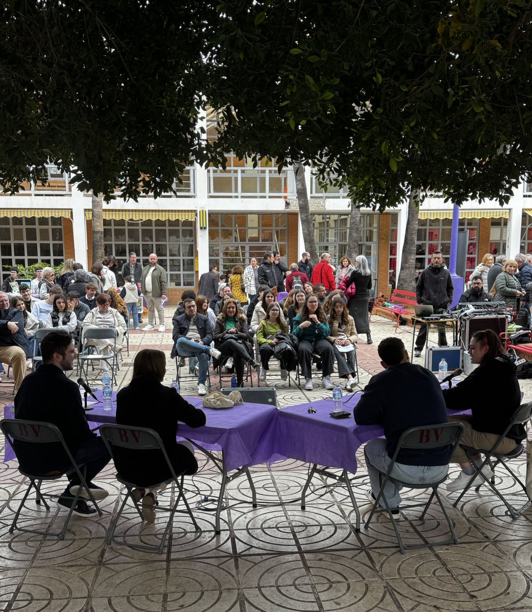 Podcastera Valenciana (@podcasteravlc) on Twitter photo 🎙️El pòdcast de <a href="/lsquad_apunt/">L'Squad d'À Punt</a> d’<a href="/apuntpodcast/">À Punt Pòdcast</a> <a href="/apunt_media/">À Punt</a> fent el seu show en directe des de la Plaça de l’Ajuntament de <a href="/benifairo_ajun/">Ajuntament Benifairó</a> celebrant el dia de la llengua materna i com és la vida al poble amb <a href="/Alba_castello22/">Alba Castelló</a>, <a href="/ApitxatTiktok/">Apitxat</a>, <a href="/alegriadepoble1/">alegriadepoble</a> i <a href="/Tanialopezs/">Tania Lopez</a>🎧 🎙️El pòdcast de <a href="/lsquad_apunt/">L'Squad d'À Punt</a> d’<a href="/apuntpodcast/">À Punt Pòdcast</a> <a href="/apunt_media/">À Punt</a> fent el seu show en directe des de la Plaça de l’Ajuntament de <a href="/benifairo_ajun/">Ajuntament Benifairó</a> celebrant el dia de la llengua materna i com és la vida al poble amb <a href="/Alba_castello22/">Alba Castelló</a>, <a href="/ApitxatTiktok/">Apitxat</a>, <a href="/alegriadepoble1/">alegriadepoble</a> i <a href="/Tanialopezs/">Tania Lopez</a>🎧