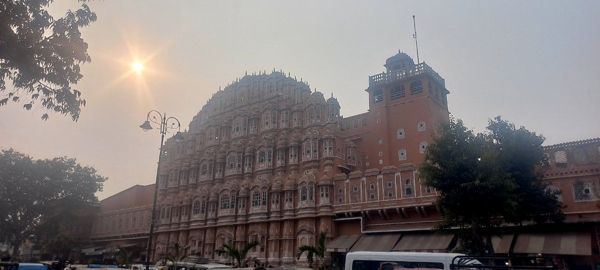 ash4intelways's tweet photo. Eternal #cuppa #tea at specific place near #Hawamahal #Gulabi si #Hawa spell of #pinkfresh #air #Royal #Jaipur  #Jaipur2025 #Rajasthan https://t.co/whWDn4dOFb
