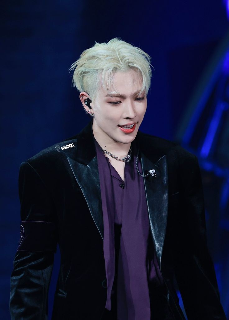 <a href="/OfBlackParade/">The Black Parade.</a> Setelah Haris melihat jam di tangannya, ternyata waktu sudah menunjukkan bahwa waktu ISHOMA telah selesai. Haris naik kembali keatas panggung dan mendekatkan mikrofon ke bibirnya.

"HALOO TRAILBLAZERS BALIK LAGI SAMA GW HARIS! Gimana nih istirahatnya udah puas kan? —