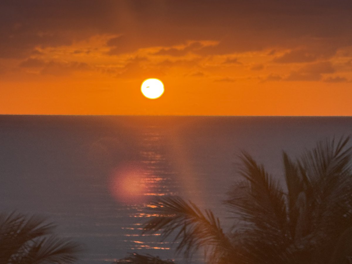 RodolpheSteffan's tweet photo. D’habitude, on vous sortirait une grande phrase sur la beauté du moment et blablabla… Mais là, juste : wow. 

À croire que le soleil a mis un algo en place ce matin ! https://t.co/KQjcplRcwH