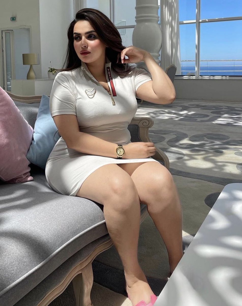 تتباعد الدنيا وأنت قريب 
   فما أنت إلا قطعةٌ من خافقي …