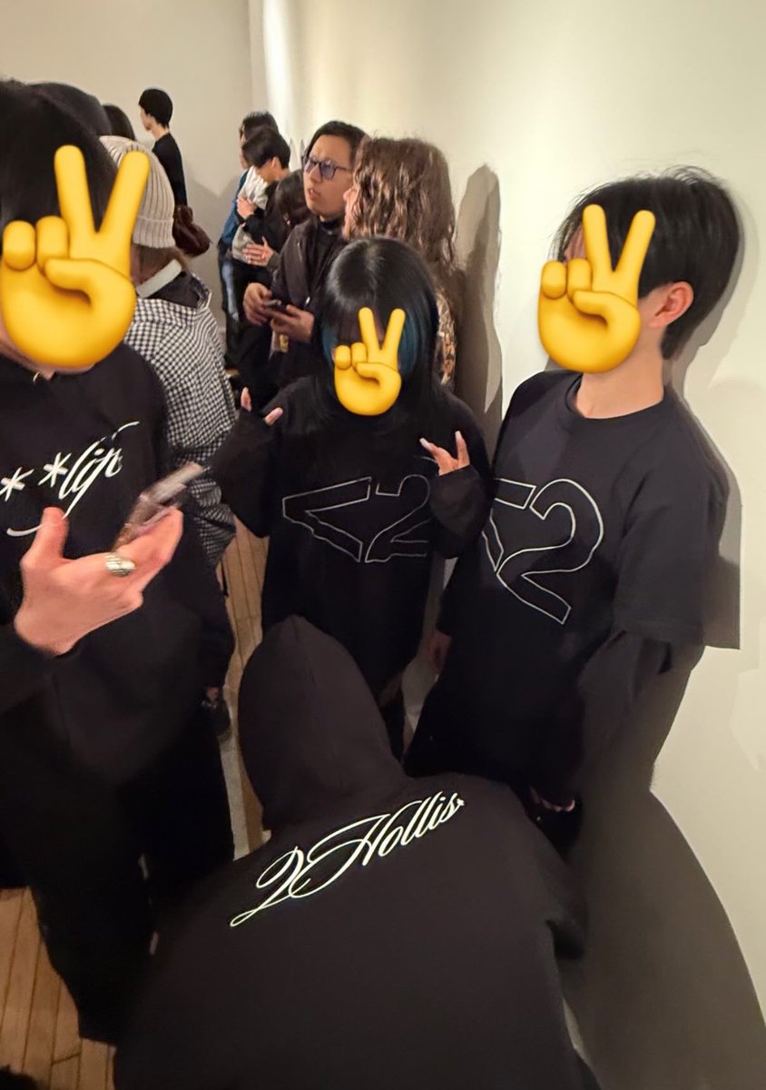 hatoriakachan's tweet photo. 친구가 산 티셔츠도 뺏어입어봤어요…✌️ https://t.co/WLk0Q0ifFe