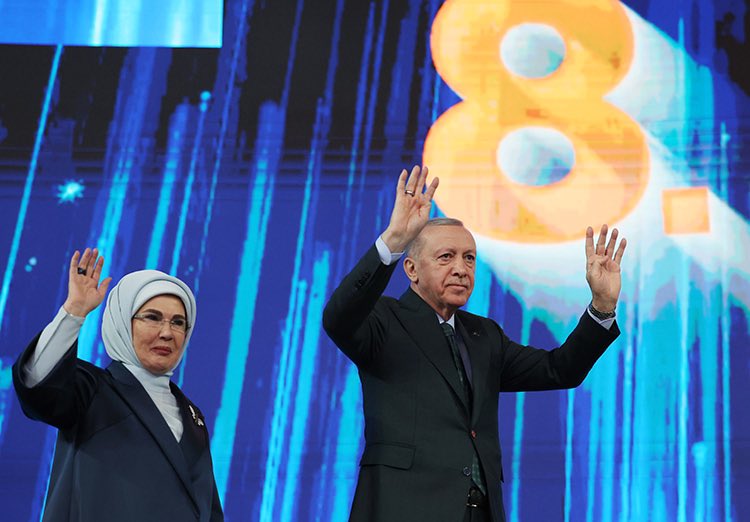 erkankandemir's tweet photo. 8. Olağan Büyük Kongremizi ülkemizin her bir köşesinden akın akın kongremize gelen teşkilat mensuplarımızla birlikte partimize yakışır bir şekilde birlik ve beraberlik içinde gerçekleştirdik. Kongremizin partimize, milletimize ve ülkemize hayırlı olmasını diliyorum. https://t.co/S9jEW7YGXf