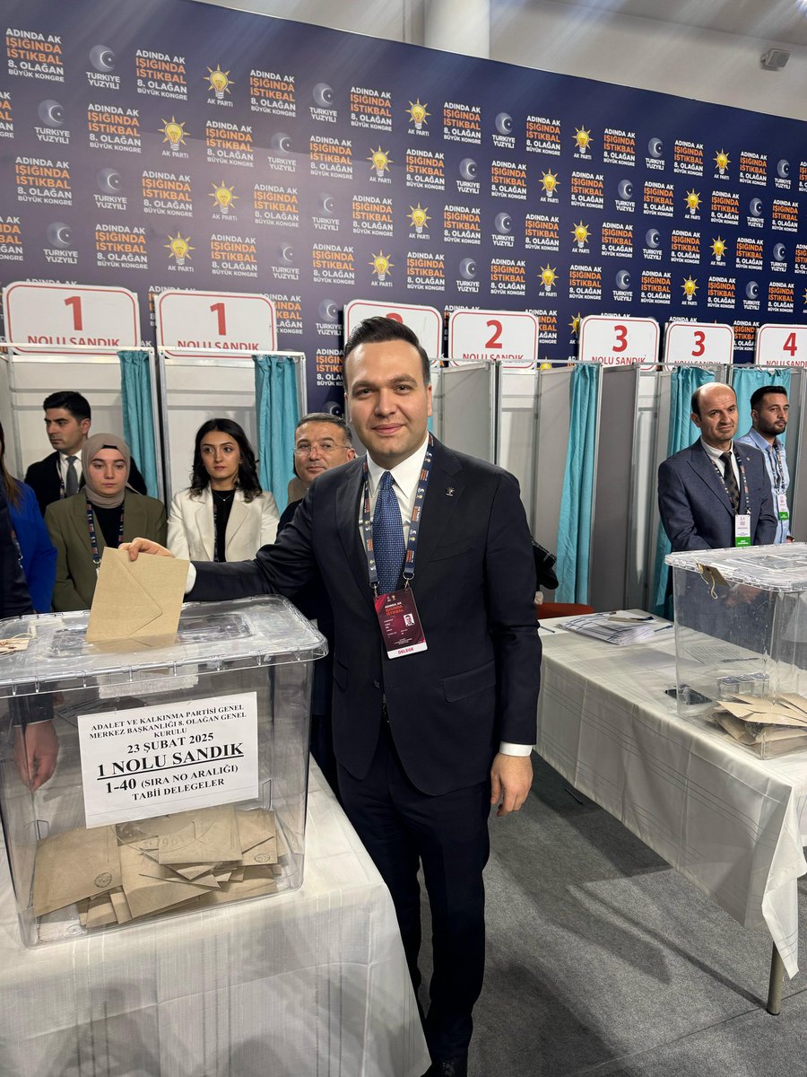 📍Ankara Kapalı Spor Salonu'ndayız 🙋🏻‍♂️

8. Olağan Büyük Kongremizde delege oyumuzu kullandık.

Genel Başkanımız, Cumhurbaşkanımız Sayın <a href="/RTErdogan/">Recep Tayyip Erdoğan</a>'ın liderliğinde;

Gençlerimizden aldığımız dinamizmle,

Hep beraber yeni bir dönemin kapılarını açmak için geliyoruz! 

#AdındaAK