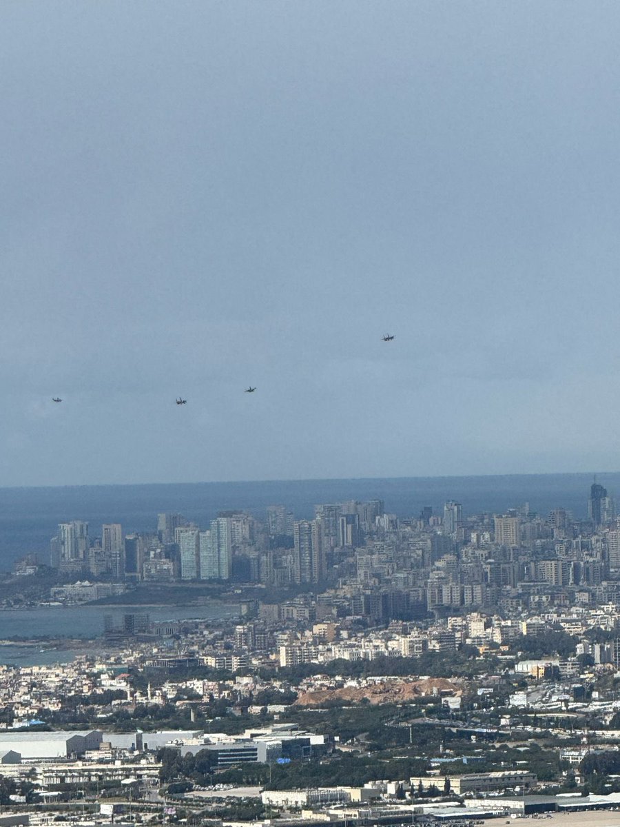 تعريف السيادة :
هي السلطة العليا والمطلقة التي تتمتع بها الدولة على أراضيها وشعبها، 

السيادة 
 ….
لا نقبل التدخل الإيراني صح….
بس كمان….
سمانا مش ملعب لإسرائيل ….
اسرائيل عدو…!!!!
#السيادة