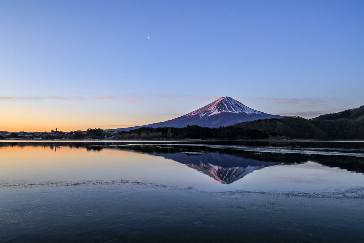 「ホットスポット」のロケ地が知っているところばかり。撮影現場を見かけたこともありますし人が集まるとホットスポット話しに花が咲きます✿.*･
2月23日、富士山の日。紅富士が綺麗でした。
22時30分、富士山の時間。ホットスポット 第7話も楽しみです♬*゜