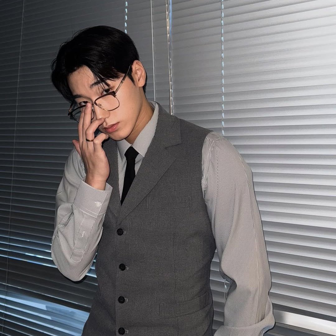 A perfectly tailored tuxedo, a gaze that commanded attention. It wasn't just an outfit; it was a statement. 

A story told in sharp lines and subtle details. In that moment, the stage wasn't just a platform, it was his world.