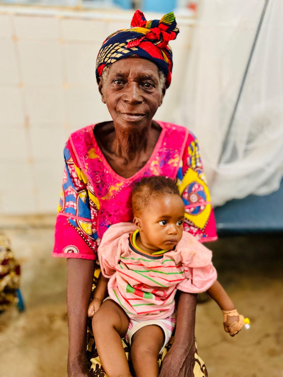 Abuelas que cuidan, en Bebedjia también #cooperacion #hermanamiemto #hospitaldefuenlabrada