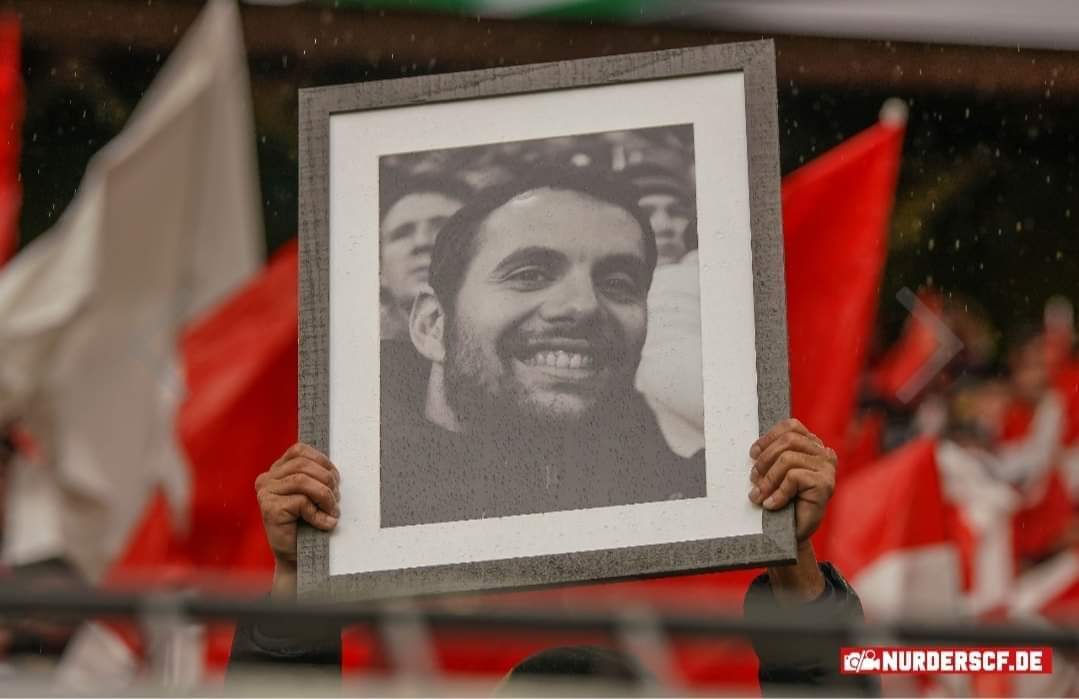 ٥ سنين ياعمورة!!
الله يرحمك ويغفر لك ويجعل سيرتك وأعمالك الطيبة مذكورة على الدوام ❤️