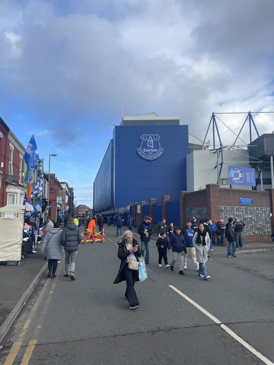 LeeFMc83's tweet image. The Tottenham win at Goodison was 5 home games ago. Seems like yesterday doesn’t it?

For context, after the same amount of games we will never step foot in the place again. 

The last pre-match routine, the last time you scan your ticket, take your seat, the last everything.
