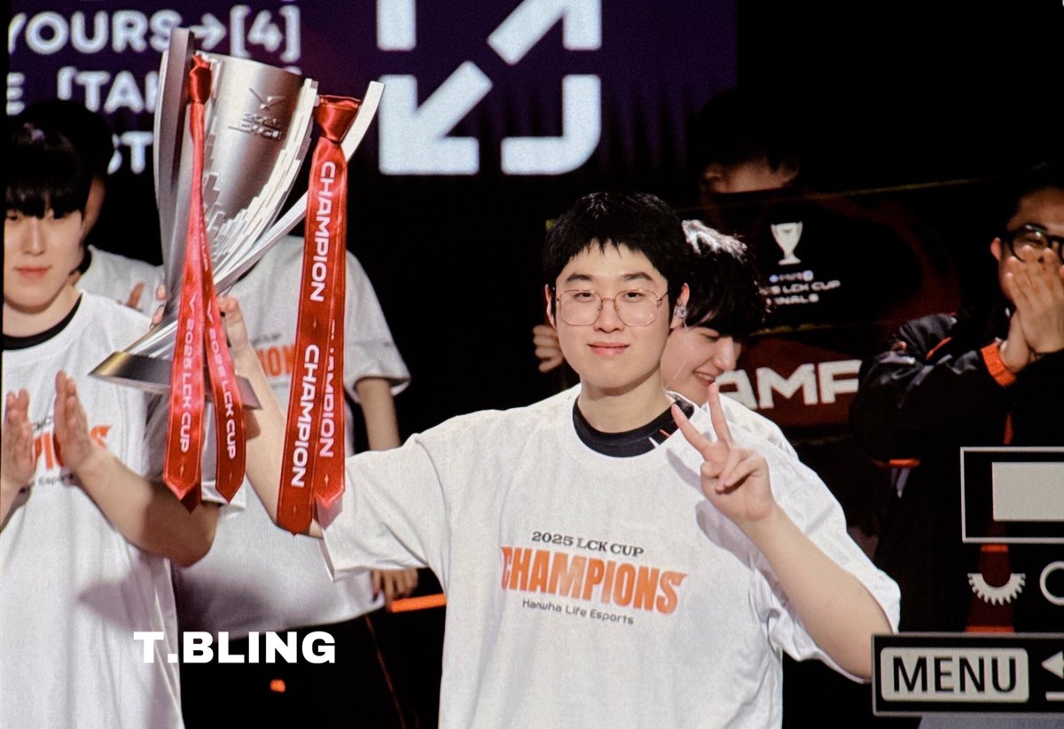 t_bling_zeus's tweet photo. 250223 LCK CUP CHAMPIONS

증명했잖아 
#제우스 #ZEUS #최우제 https://t.co/O2b3ou48tU
