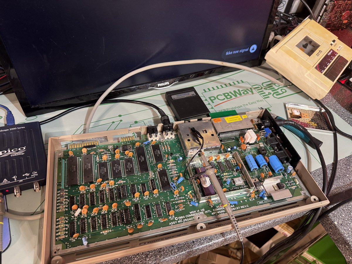 ovesen's tweet image. Another faulty #commodore 64 to be fixed. Black screen.  #c64 #electronicsrepair