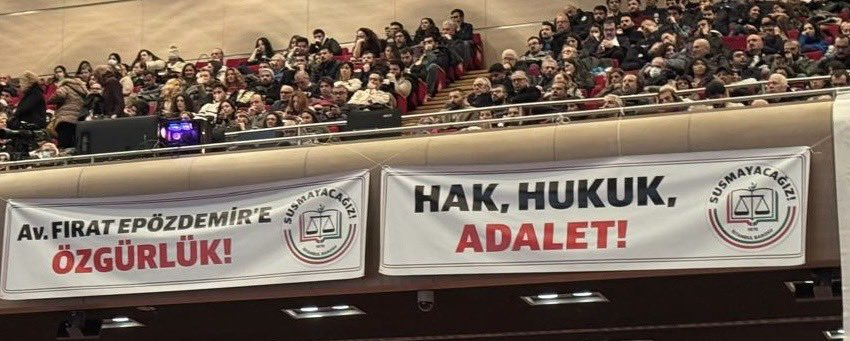 newroz_uysal's tweet photo. Avukatların-hukukun sesinin susturulmak istenmesine karşı İstanbul Barosu’nun olağanüstü Genel Kurulundaydık. @istbarosu @ohd_istanbul 

Hukuksuz ve keyfi biçimde tutuklanan yönetim kurulu üyesi Av Fırat Epözdemir (@Fepozdemir) ve #İstanbulBarosu yanındayız. 

Savunma susmadı, susmayacak!

#BizAvukatızBaroBiziz
#İstanbulBarosu