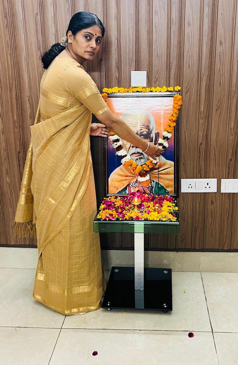 आज सामाजिक सद्भावना के प्रतीक “संत गाडगे महाराज जी” की जयंती पर उनके चित्र पर पुष्पांजलि अर्पित कर उन्हें नमन किया।