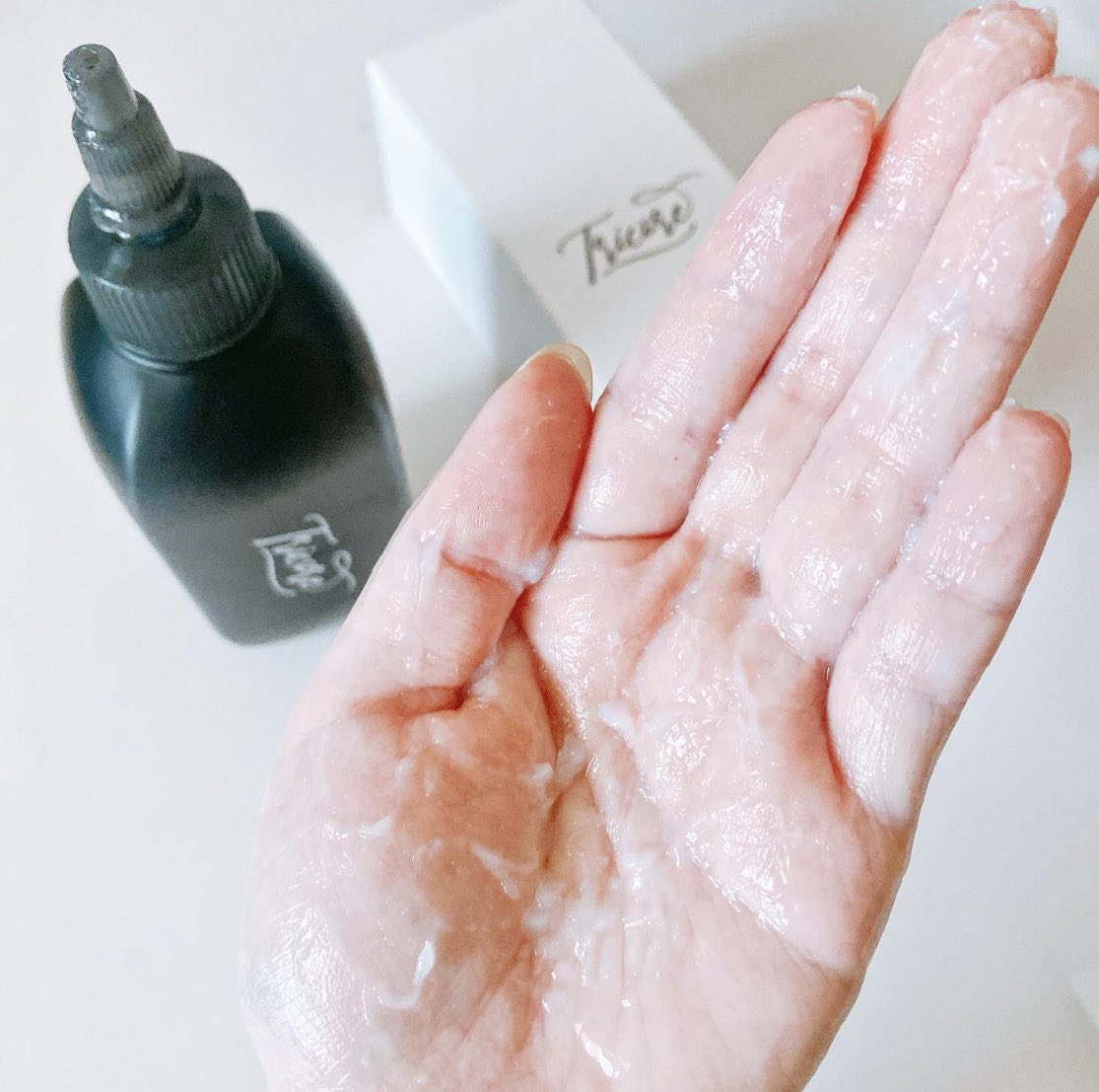 ayayan966's tweet image. Tricore

液体からクリームに変わり、
温感を感じる新感覚の生トリートメント。 

温感効果もあり、マッサージしながら馴染ませるのが心地よく🙆‍♀️
ぬるつき感のないしっとりとした洗い心地がお気に入りです💓

#PR
#tricore
#トリコレ 
#温感生トリートメント 
#トリコレでちゅるん髪
#韓国コスメ