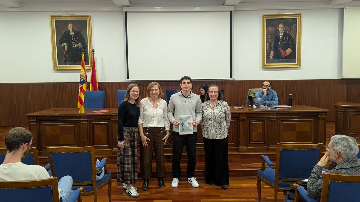 🌟 ¡Cerramos la charla sobre IA con la entrega de premios! 🎓🏆

🏅 Premios TFM: Eric Torres, Alba del Toro Molina, Inés Federio Zalaya
🏅 Premios TFG: María Lanau Artero, Mario Duarte Clemente, José A. Torres Arasanz, Sergio Abril Sánchez

👏 ¡Enhorabuena a todos!