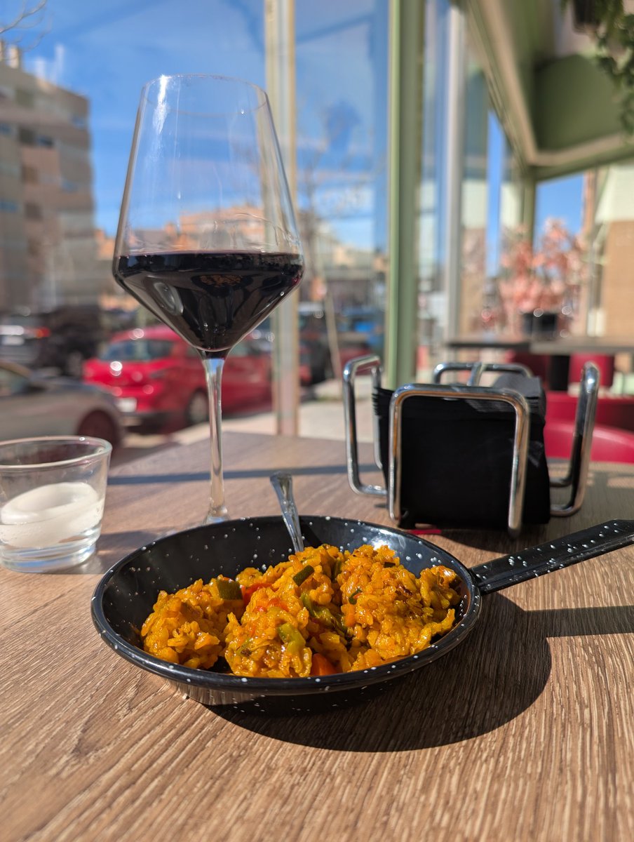 Hora de disfrutar de la #terraza #groucho's #Sanse
 grupoelpradal.com/groucho/