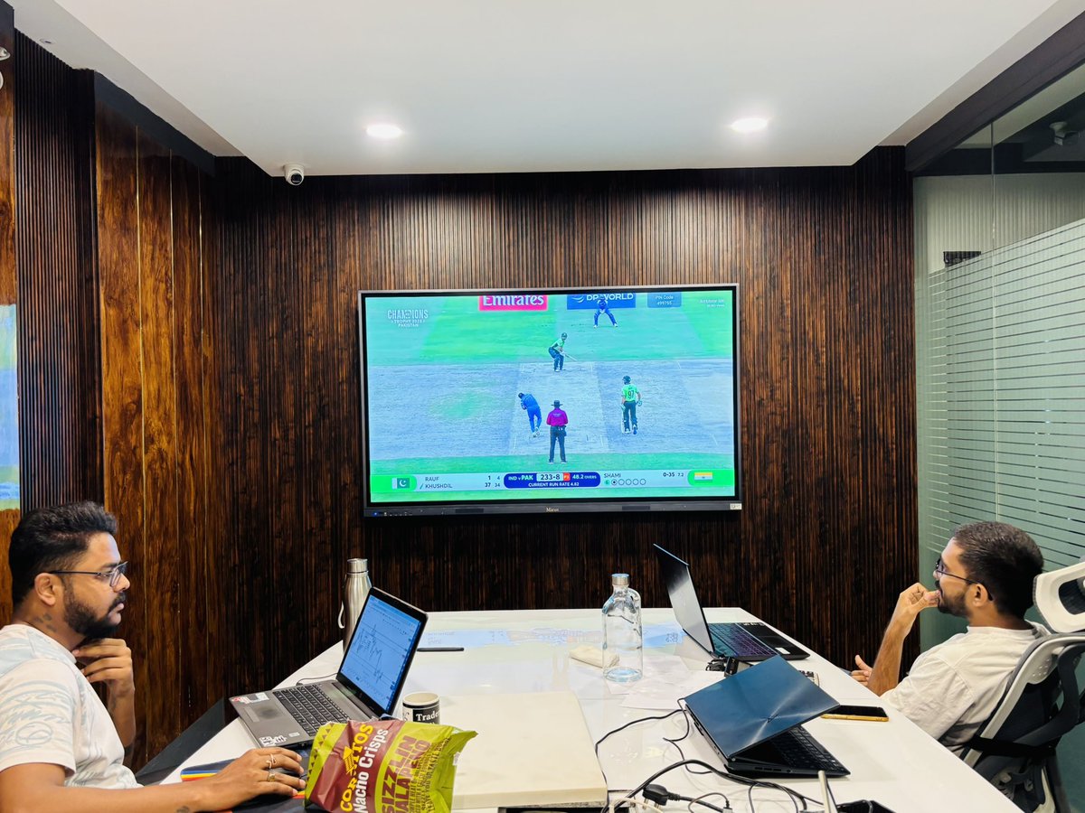 TradersCafe_blr's tweet image. Sunday vibes at Traders Cafe—no markets, just cricket and camaraderie! 🏏☕ 
#INDvsPAK #TradersCafe #WeekendChill 

@jiyani02